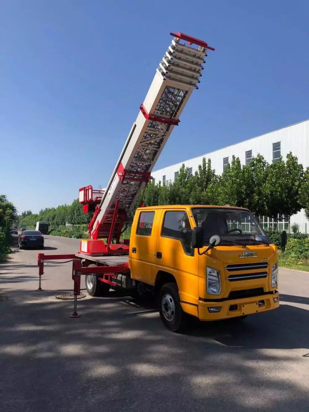 通城附近的云梯车出租服务：轻松解决高空作业需求