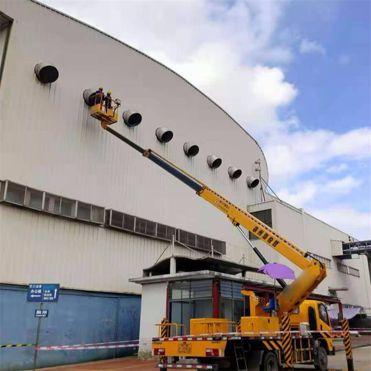 通城高空作业车出租服务：专业广告牌安装解决方案