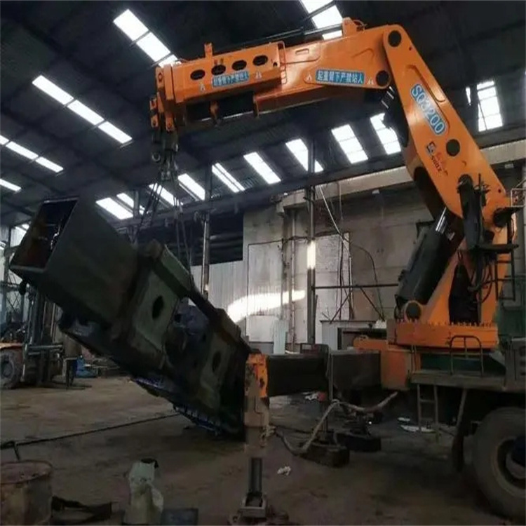 通城130吨折臂吊车出租吊机租赁附近电话