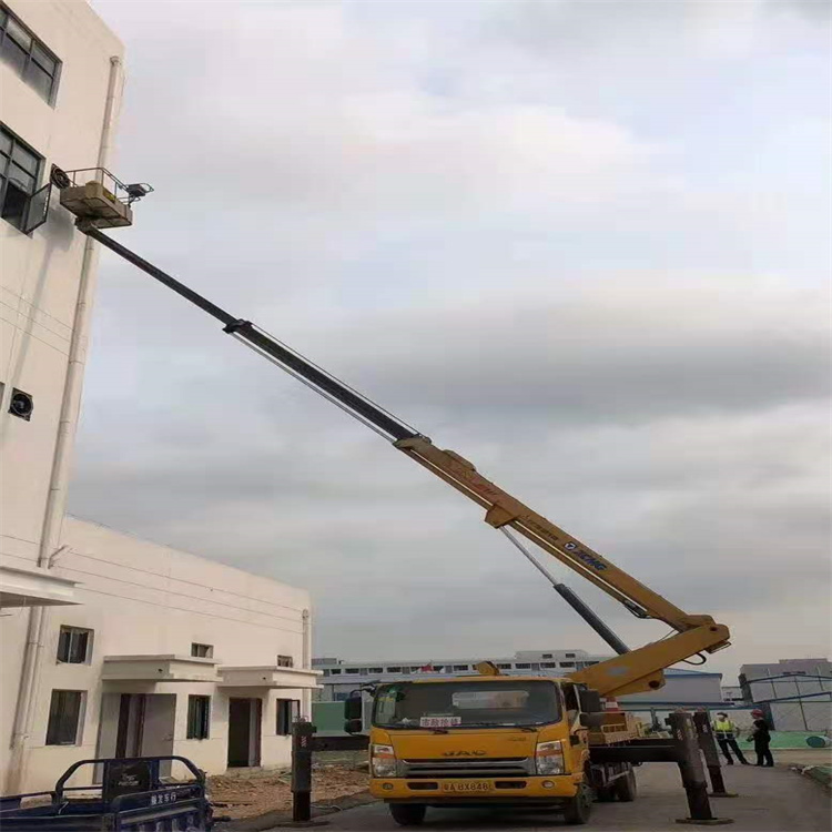 通城吊车可以用吊笼吊人作业吗